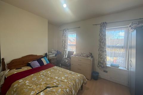 4 bedroom terraced house for sale, Park Street, Slough SL1