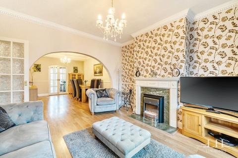 3 bedroom semi-detached house for sale, Slewins Lane, Hornchurch