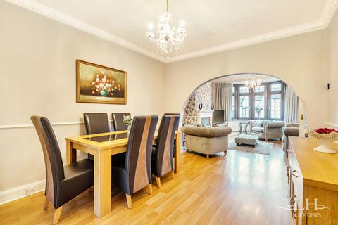 3 bedroom semi-detached house for sale, Slewins Lane, Hornchurch