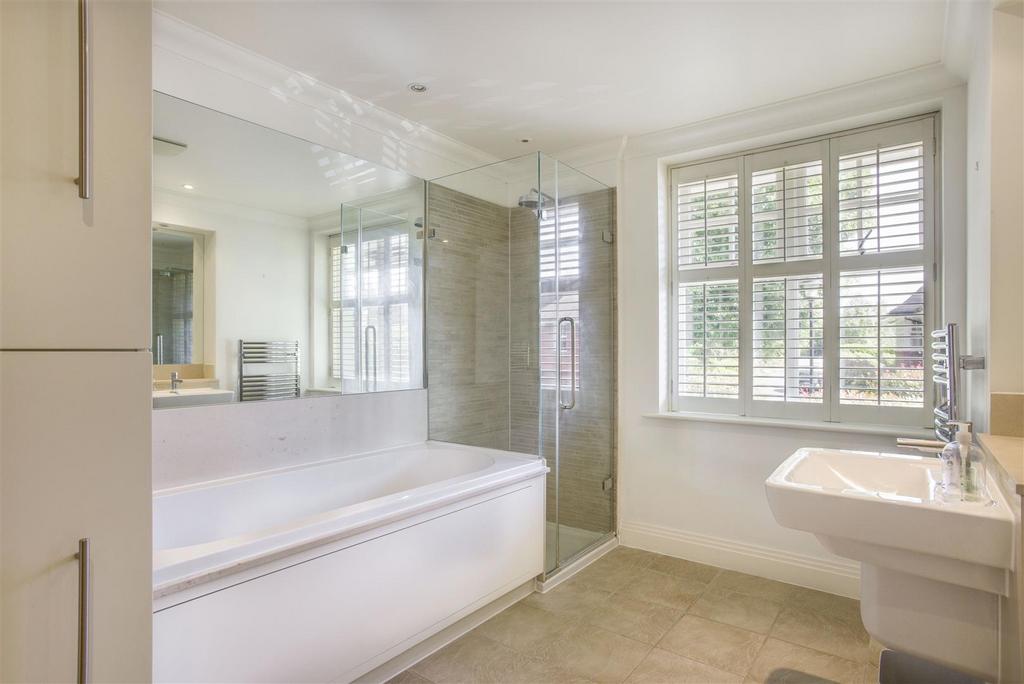 Bathroom 2.jpg