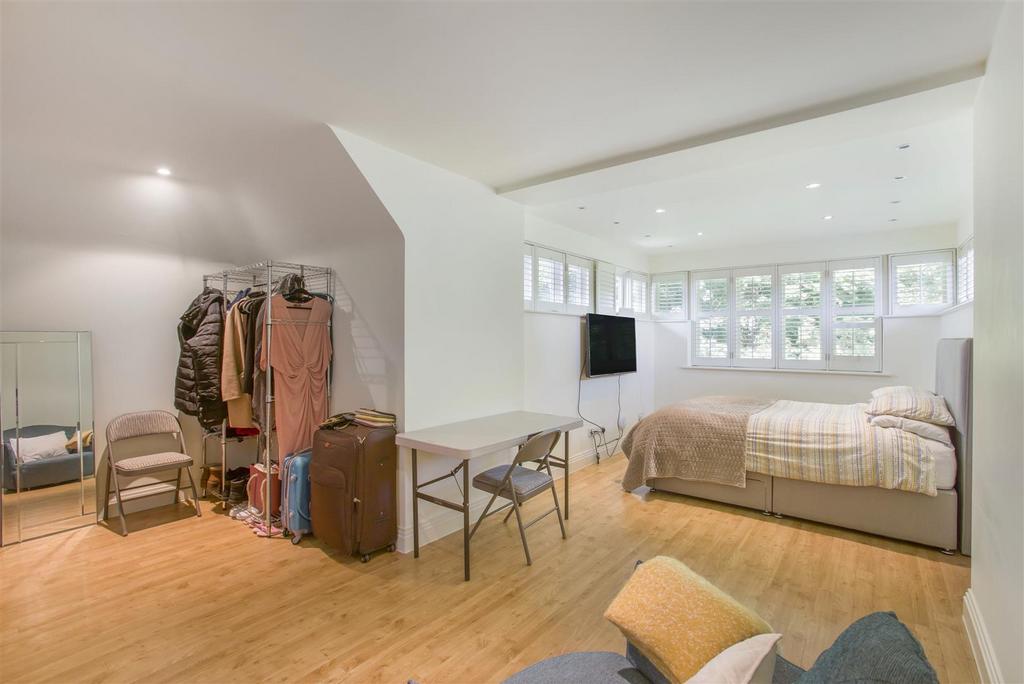Attic room.jpg