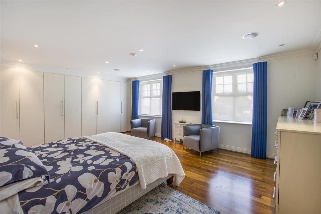 Bed 2.jpg