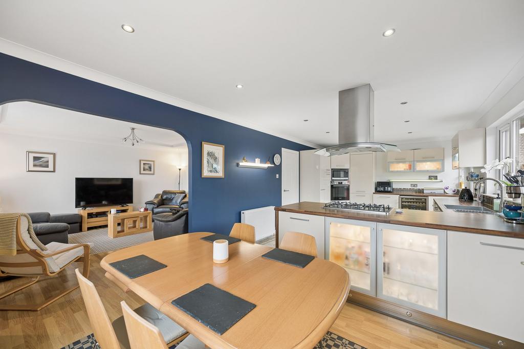Kitchen/ Dining Room