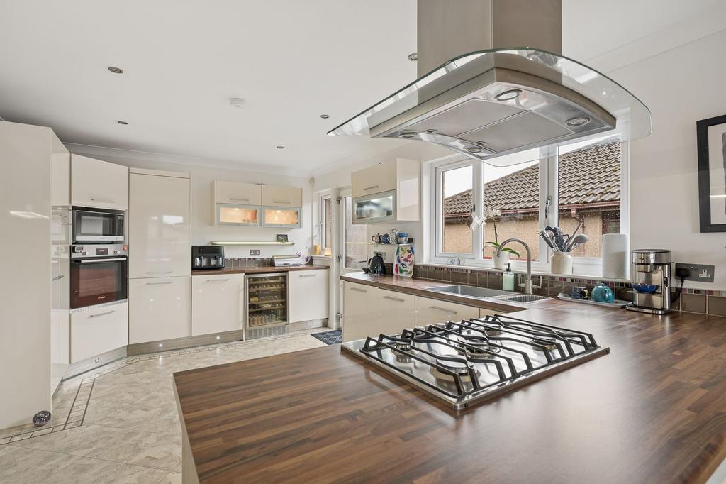 Kitchen/ Dining Room