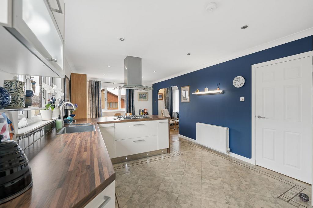 Kitchen/ Dining Room