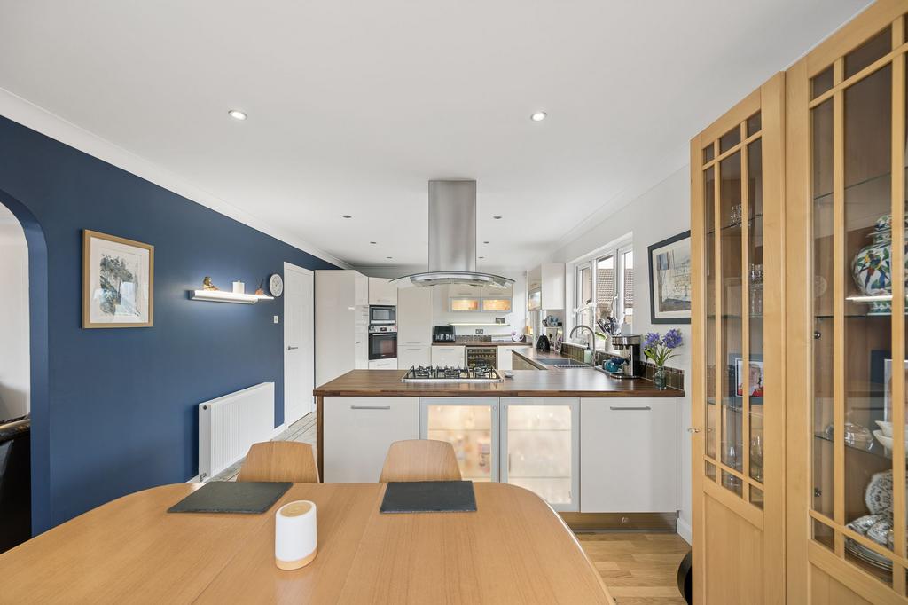 Kitchen/ Dining Room
