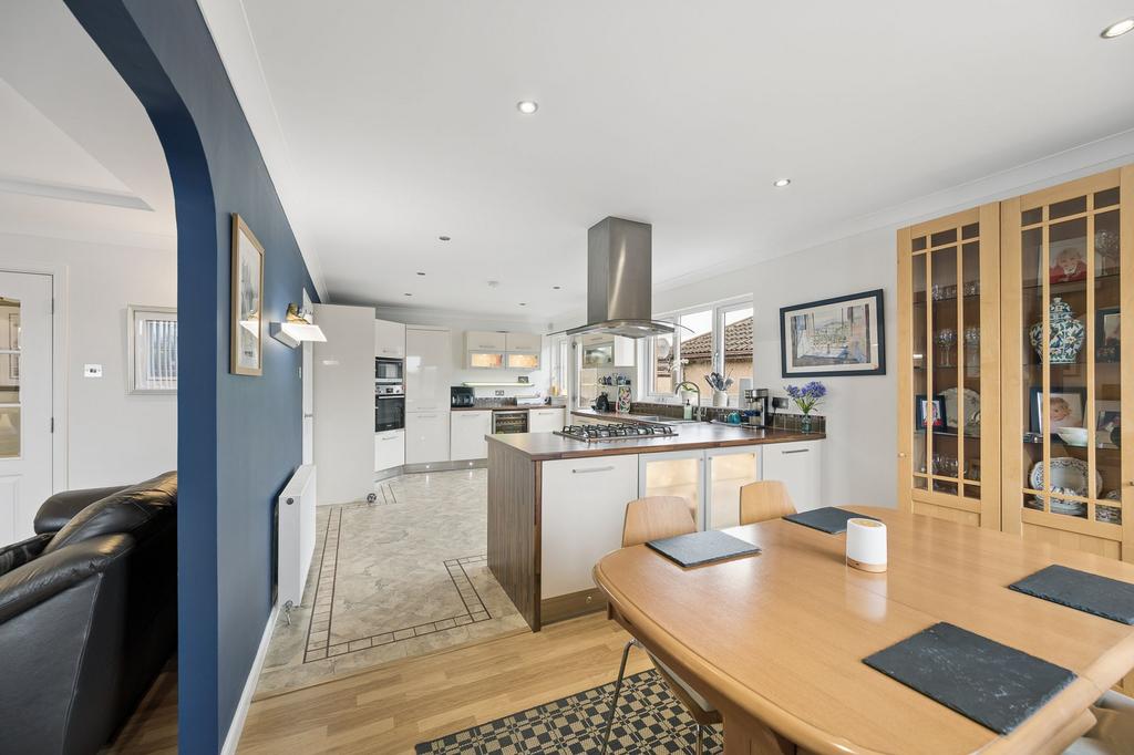 Kitchen/ Dining Room