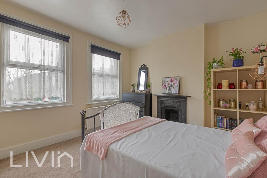 Bedroom, fireplace