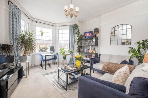 1 bedroom flat for sale, Bedford Hill, London, SW12