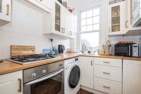 1 bedroom flat for sale, Bedford Hill, London, SW12