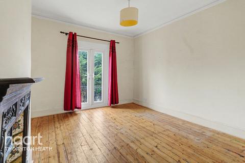 3 bedroom maisonette for sale, Melfort Road, Thornton Heath