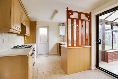 3 bedroom house to rent, Swift Close, St. Neots PE19