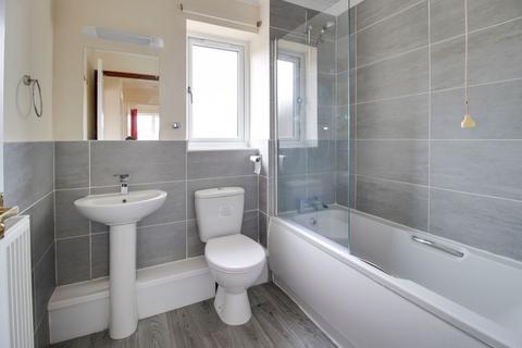 3 bedroom house to rent, Swift Close, St. Neots PE19