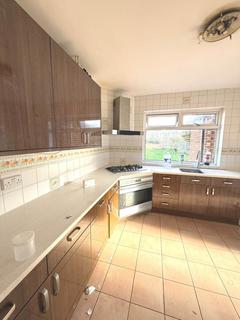 5 bedroom semi-detached house to rent, Springwell Road, Heston