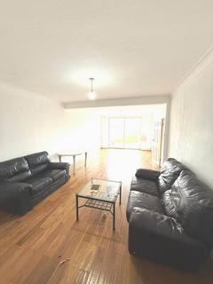 5 bedroom semi-detached house to rent, Springwell Road, Heston