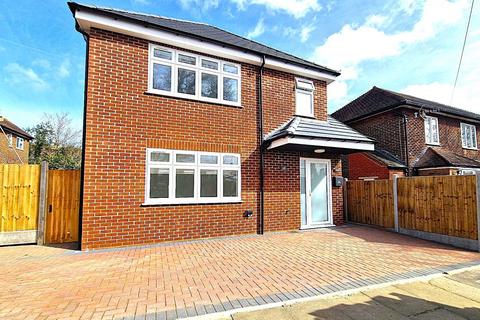 3 bedroom detached house to rent, Manford Way, Chigwell, Essex. IG7 4JH