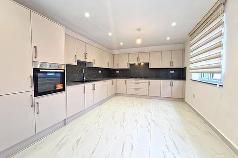 3 bedroom detached house to rent, Manford Way, Chigwell, Essex. IG7 4JH