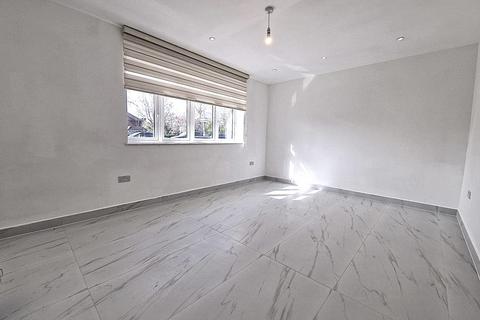 3 bedroom detached house to rent, Manford Way, Chigwell, Essex. IG7 4JH