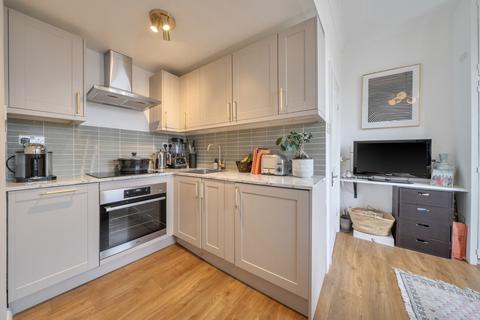 1 bedroom flat for sale, Bedford Hill, Balham, London, SW12