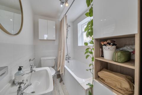 1 bedroom flat for sale, Bedford Hill, Balham, London, SW12