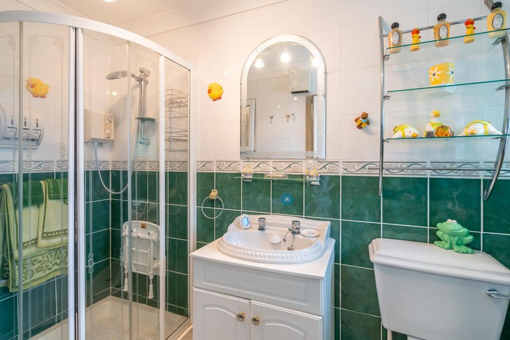 Ensuite Shower Room.jpg