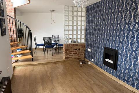 2 bedroom end of terrace house to rent, George Street, Worksop