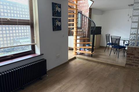 2 bedroom end of terrace house to rent, George Street, Worksop