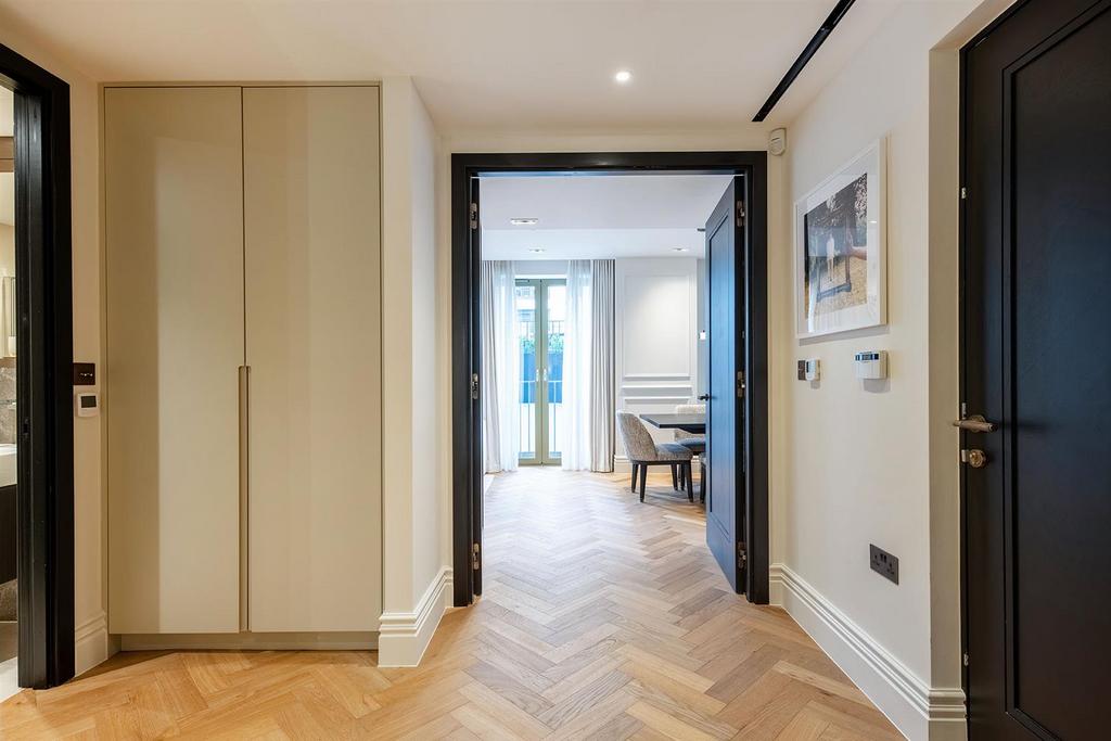 Flat 1 at 4 to 6 saint edmunds terrace 3926 hall.j