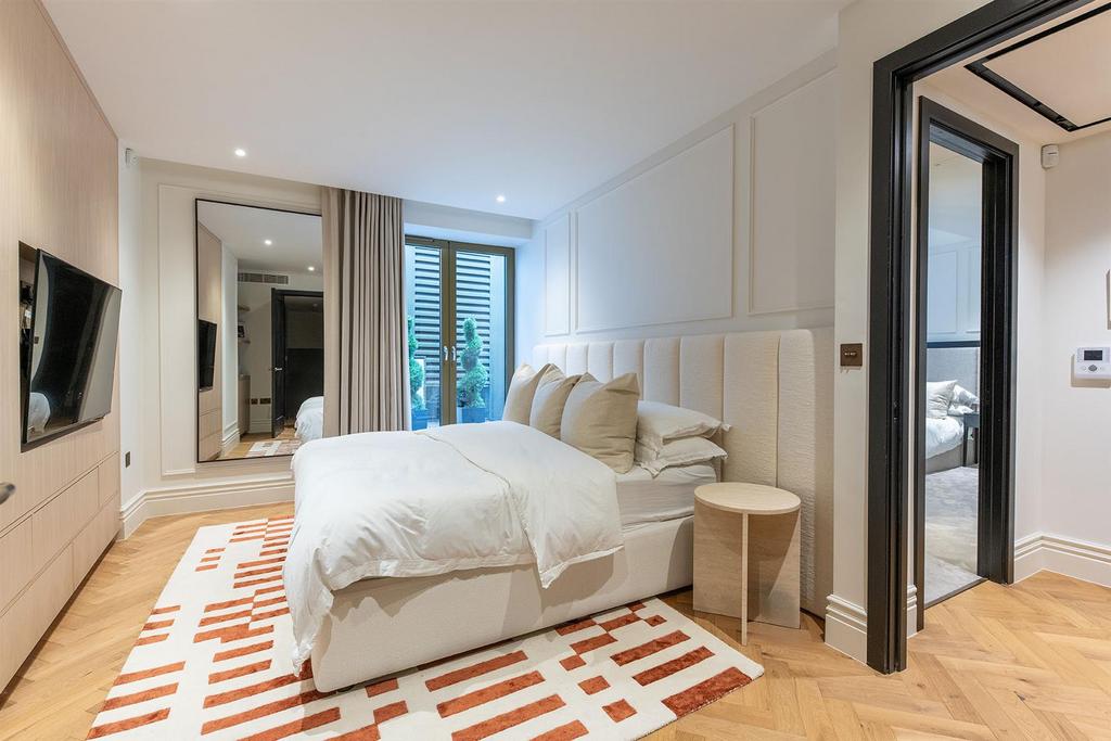 Flat 1 at 4 to 6 saint edmunds terrace 3926 bed2.j