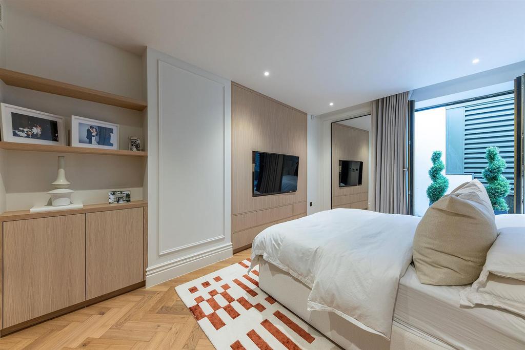 Flat 1 at 4 to 6 saint edmunds terrace 3926 bed1.j