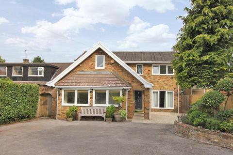 undefined, Chalfont Road, Seer Green, Beaconsfield, HP9