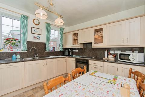 3 bedroom semi-detached house for sale, Whincop Avenue, Castleford