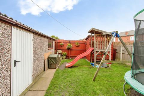 3 bedroom semi-detached house for sale, Whincop Avenue, Castleford