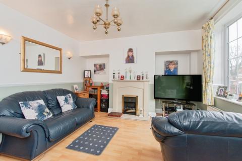 3 bedroom semi-detached house for sale, Whincop Avenue, Castleford