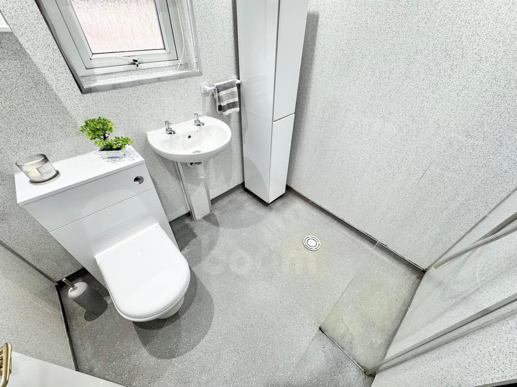 Churchill Avenue, KIlwinning wet room pic