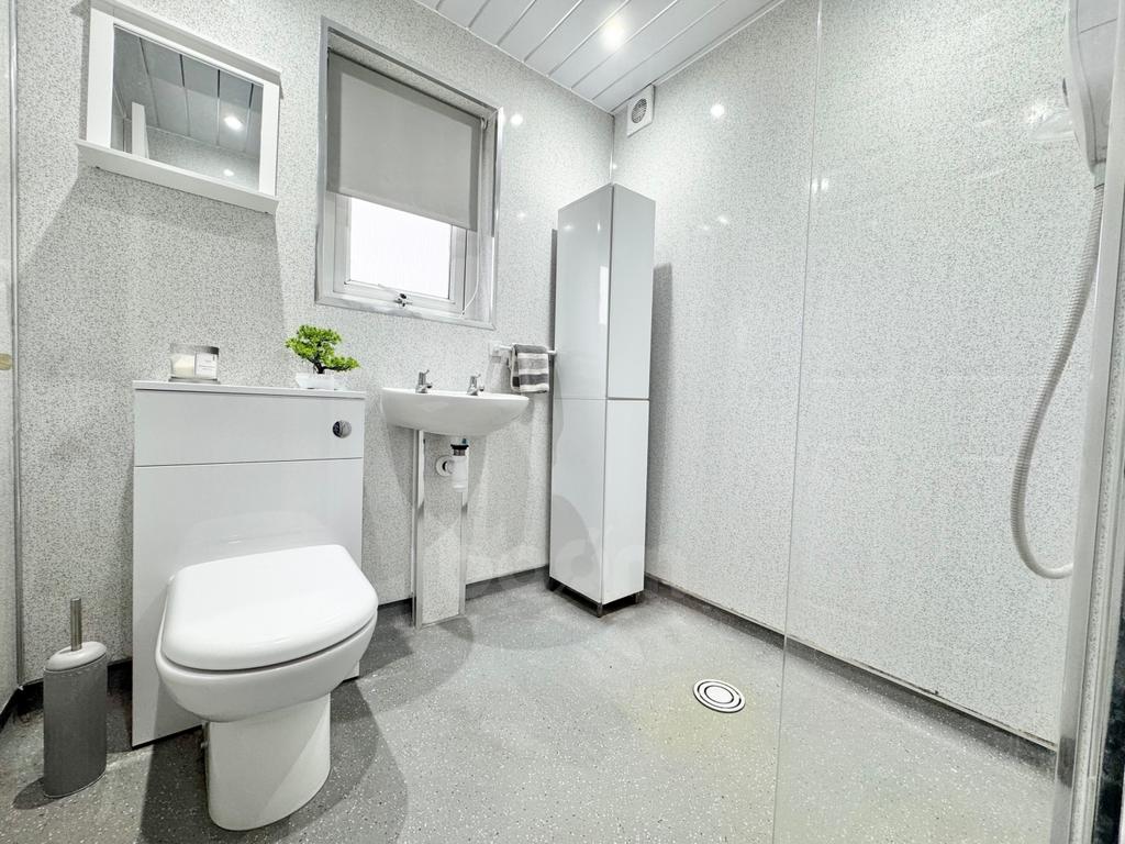 Churchill Avenue, KIlwinning wet room
