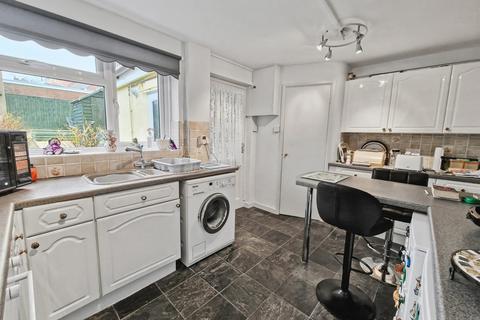 2 bedroom flat for sale, Bridport
