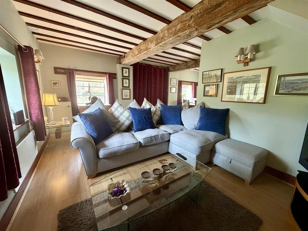 Living Room 1.jpeg