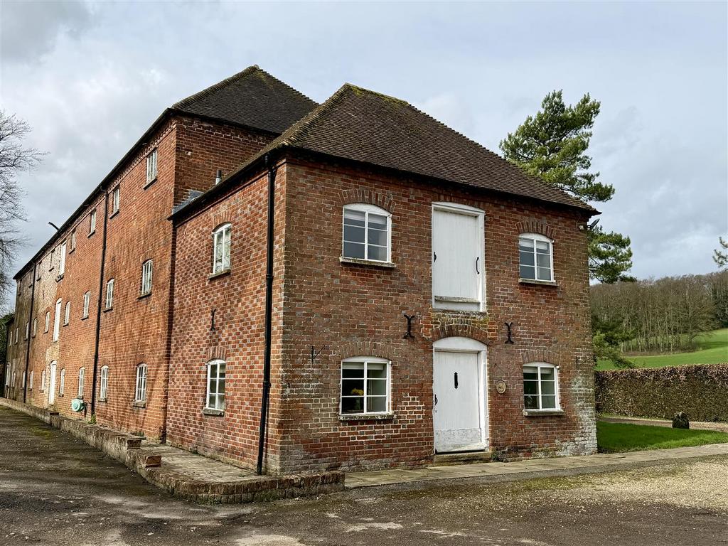 Exterior 2.jpeg