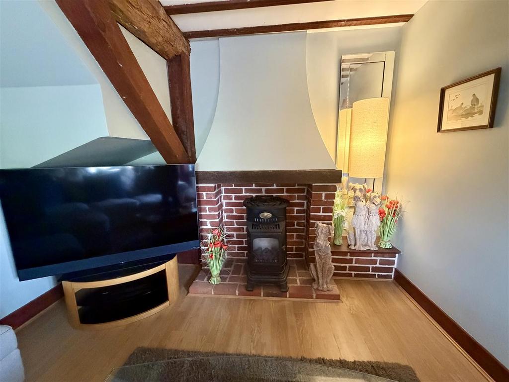 Living Room 2.jpeg