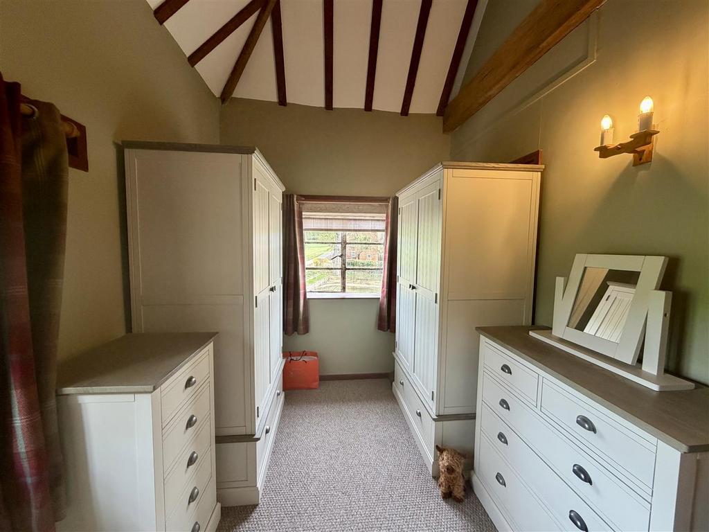 Bedroom 1 - 2.jpeg