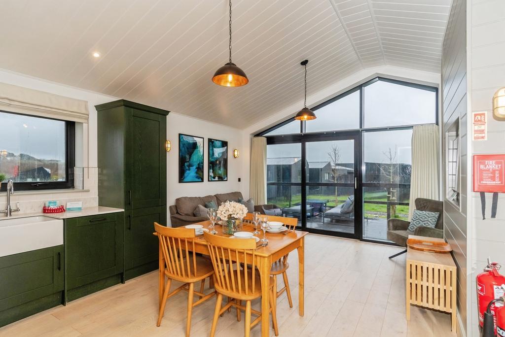 Kitchen/Dinning Area
