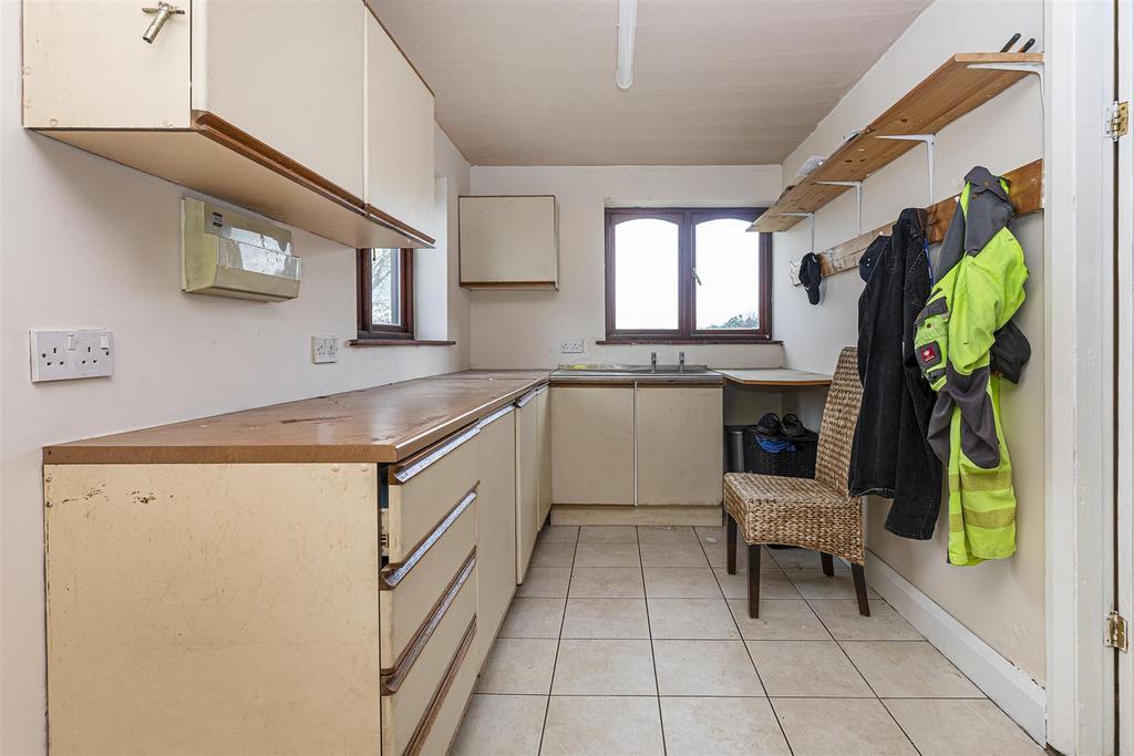 Bramleys Estate Agents - Farmhouse- Emley (2).jpg