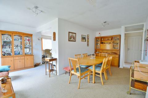 2 bedroom detached bungalow for sale, Old Farm Close, Worminghall