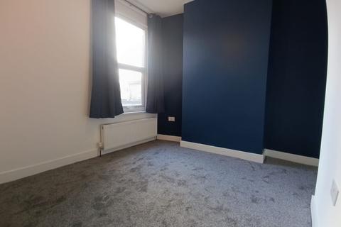 2 bedroom flat to rent, Markhouse Road, London E17
