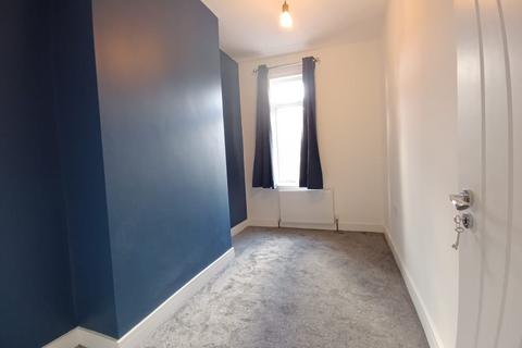 2 bedroom flat to rent, Markhouse Road, London E17