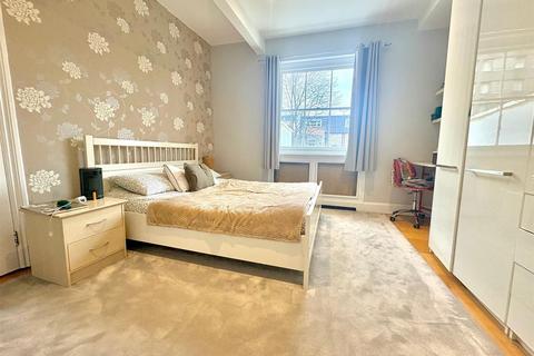 2 bedroom apartment to rent, Holland Road, London