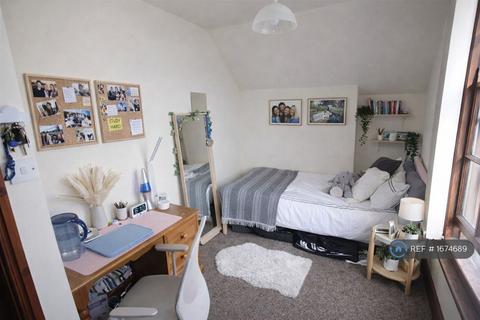 undefined, Gloucester Road, Bristol, BS7