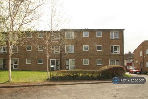 2 bedroom flat to rent, The Meads, Morden, SM4