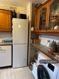 2 bedroom flat to rent, The Meads, Morden, SM4